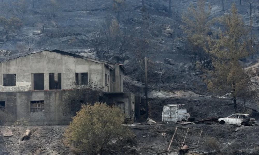 Τοξικά βέλη παραπληροφόρησης σημαδεύουν την πυρπολημένη Ελλάδα